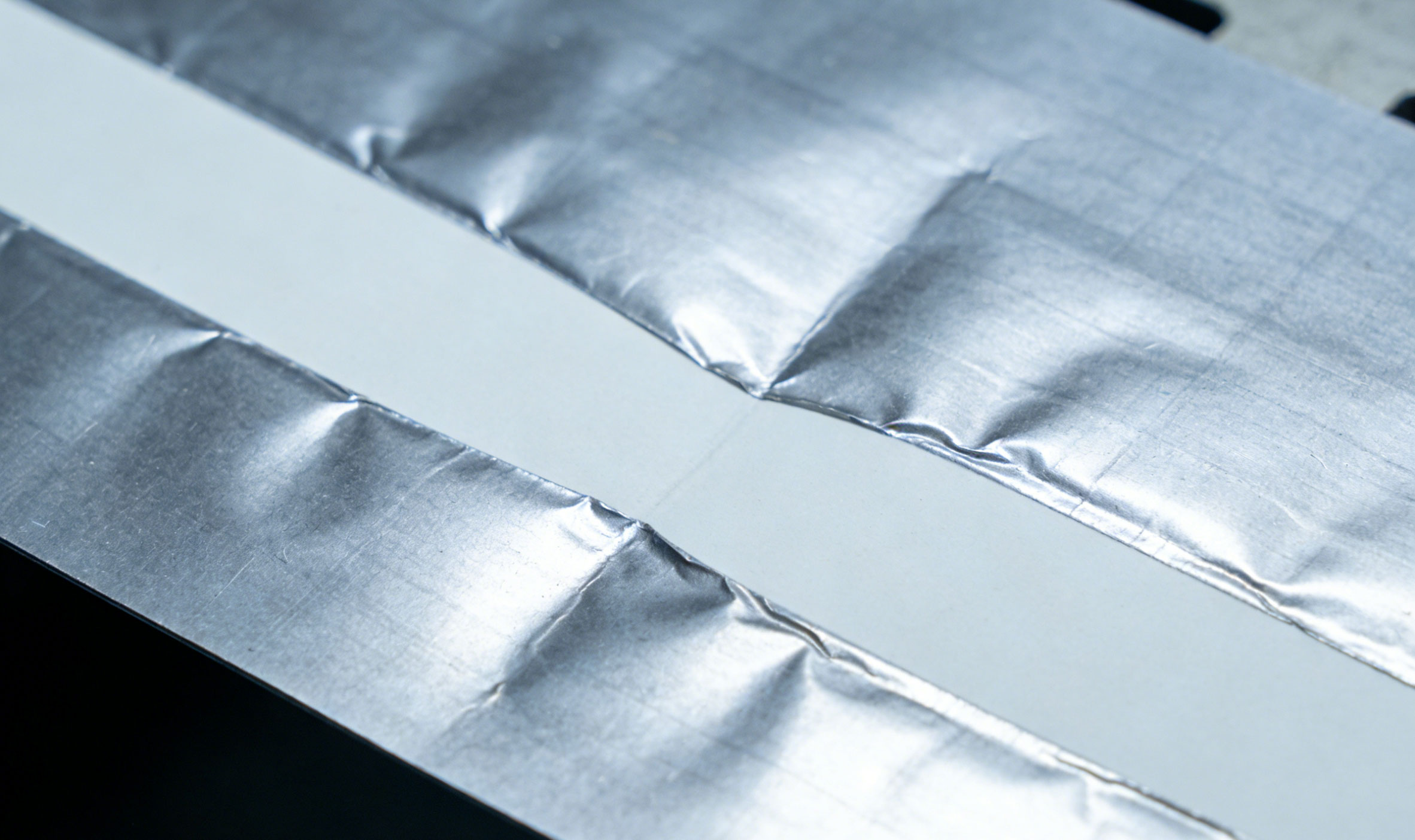 鋰電池極片輥壓留白區(qū)褶皺問題分析與改善對(duì)策